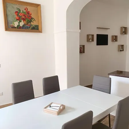 R Guest house *